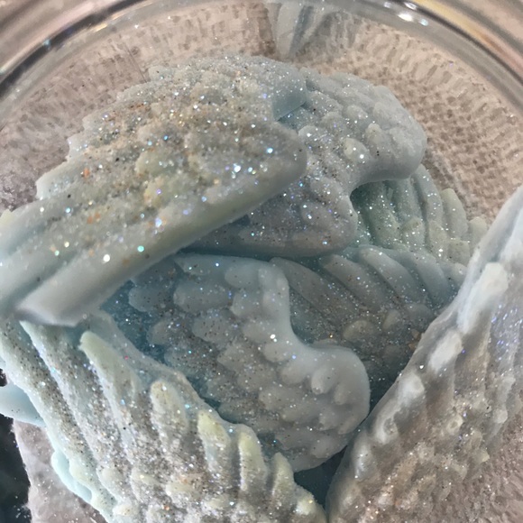 Pastel Iridescent Blue Angel Wing Wax Melts - Picture 4 of 7